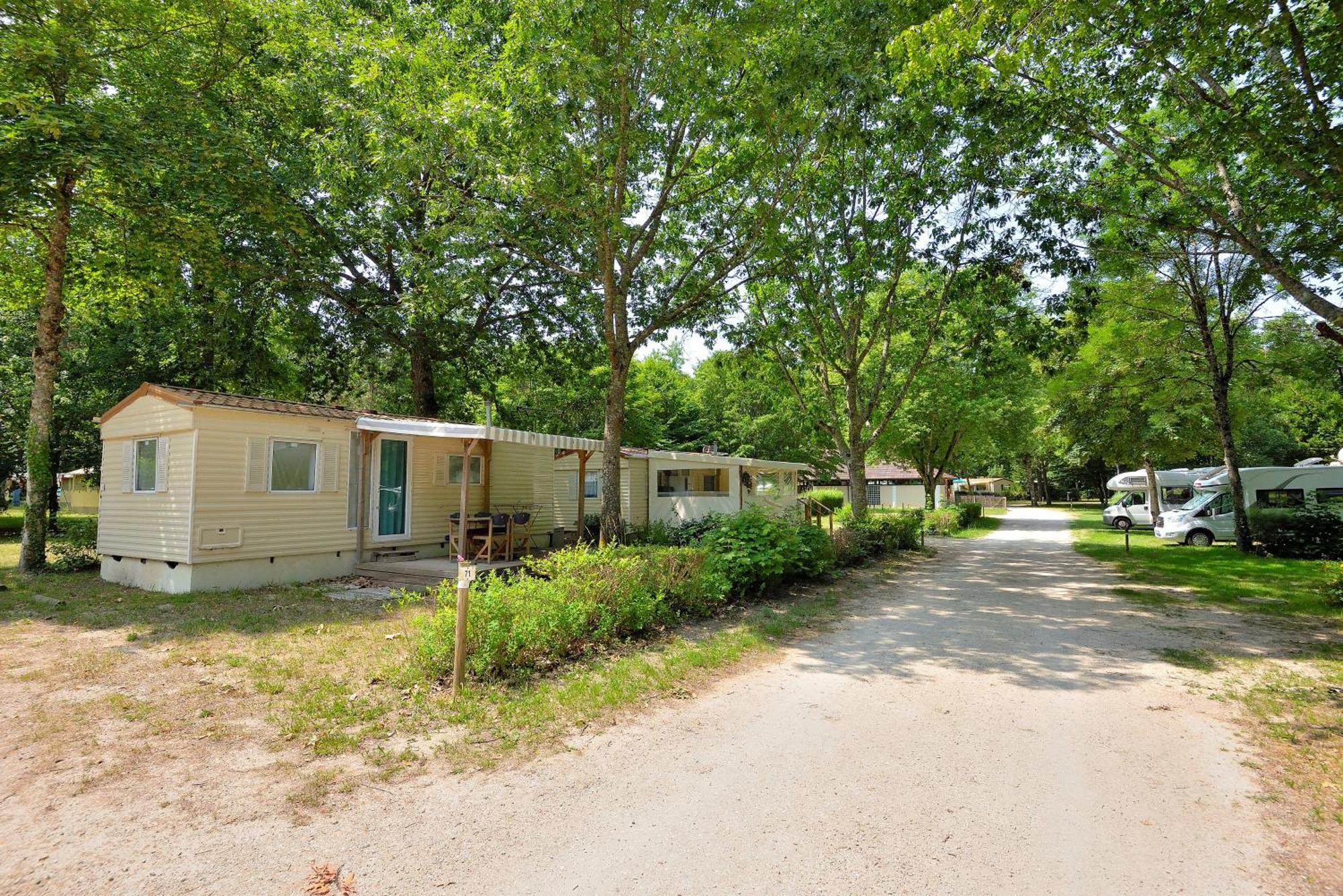 Camping Etang de la Vallée Combreux Extérieur photo