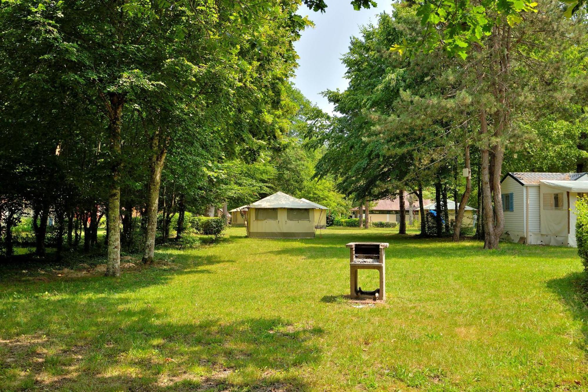 Camping Etang de la Vallée Combreux Extérieur photo