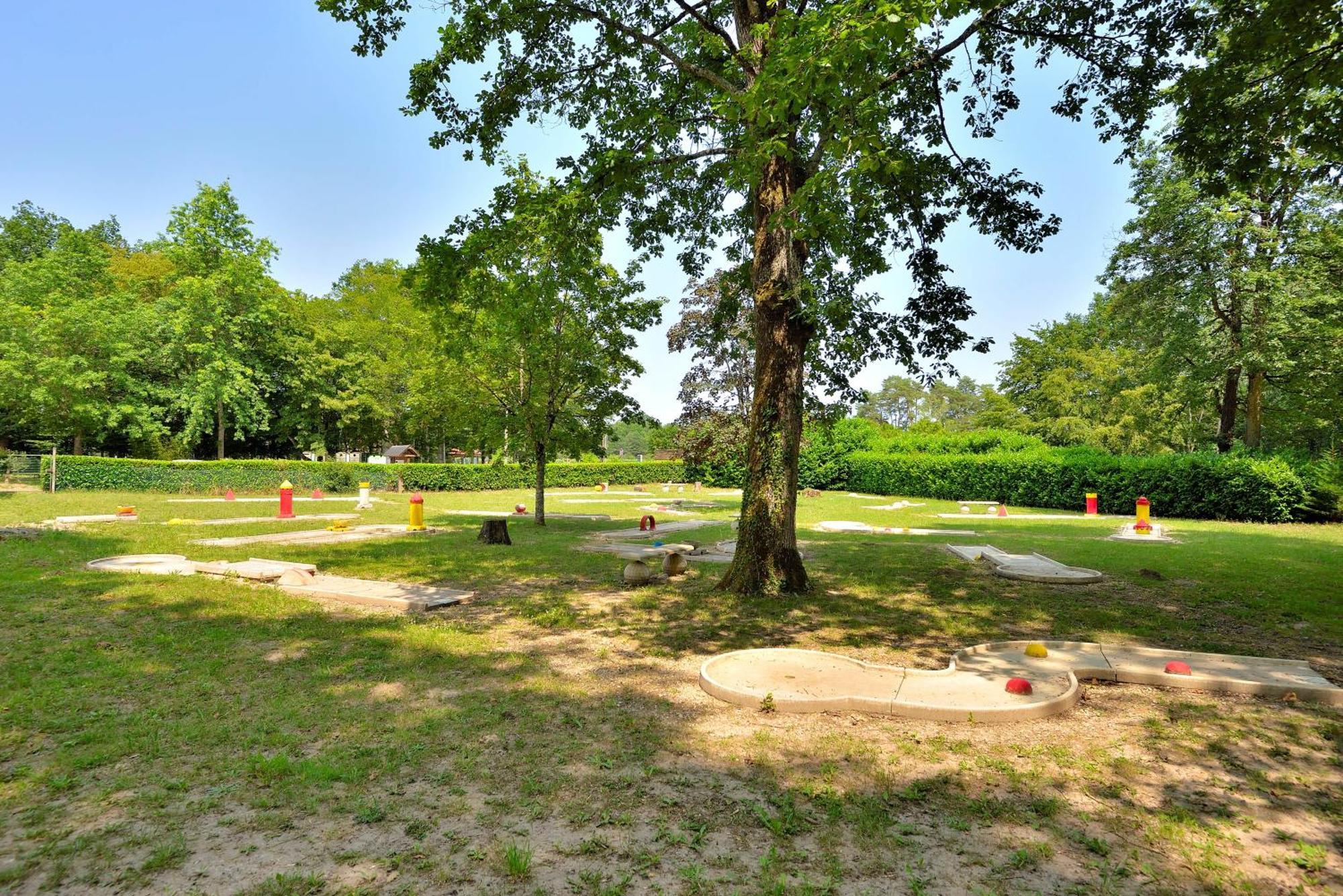 Camping Etang de la Vallée Combreux Extérieur photo