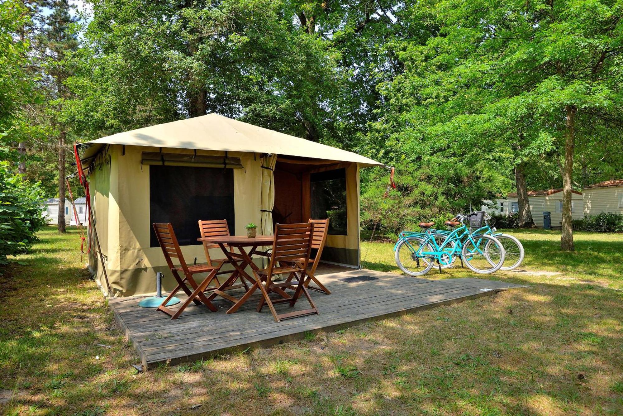Camping Etang de la Vallée Combreux Extérieur photo
